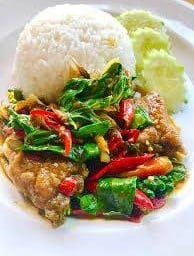 ผัดกระเพราปลากระพงราดข้าว