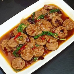 กะเพรา แหนม [กับข้าว ]