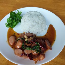[อร่อยซ่ากับโค้ก] ข้าวกระเพราไส้กรอกพริกแห้ง +  โค้ก ออริจินัล (กระป๋อง)