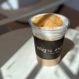 คาปูชิโน่เย็น รบกวนระบุแยกน้ำหรือไม่แยกมาด้วยนะคะ