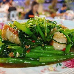 ผักบุ้งหมูกรอบ