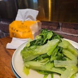 อร่อยค่ะ ผักสดกรอบ รสชาติเหมือนที่ไทย จานละ 18 RMB