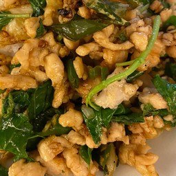 ไก่่ผัดใบกะเพรา