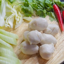 ลูกชิ้นหมู คัดอย่างดี 3 ชิ้น