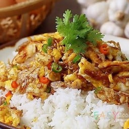 ข้าวไข่เจียวผัดพริกขี้หนู