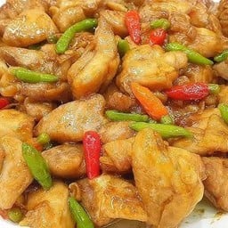 ข้าวราดไก่ผัดพริกขี้หนู