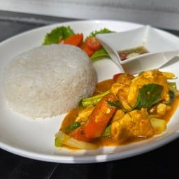 ข้าวผัดเครื่องแกงไก่