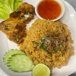 ข้าวผัดไก่ทอด