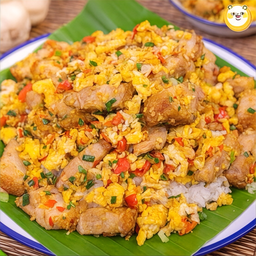 ข้าว (ไข่คั่วพริกเกลือ)หมูกรอบ