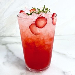 Strawberry Sparkling [สตรอว์เบอร์รี่โซดา]