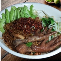 ก๋วยเตี๋ยวไก่วิภาราม เผ็ดพ่นไฟ (เจ้าเก่า25ปี)