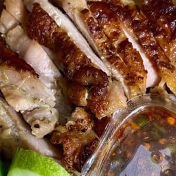 กล่องข้าว กระเพราพริกแห้ง -