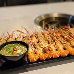 กุ้งแม่น้ำเป็นๆย่าง 18-25 ตัวโล ครึ่งโล พร้อมน้ำจิ้มซีฟู้ด