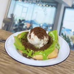 ปังปิ้งสังขยาใบเตย ไอติม โรยเกล็ดโอวัลติน