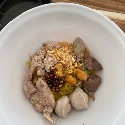 ก๋วยเตี๋ยวหมูแห้งพิเศษ