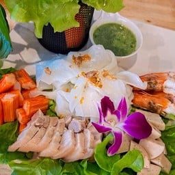 ยำบก เสิร์ฟพร้อมซีฟู๊ดรสเด็ด