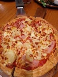 Pizza with Braised Pork Leg (Kakuni Style)
And Oxtail Soup
พิซซ่าคากิญี่ปุ่นและซุปหางวัว