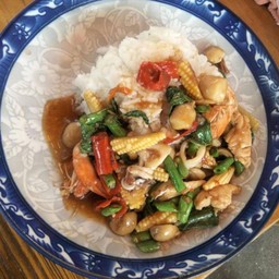 ข้าวผัดกระเพราทะเล+ไข่ดาว