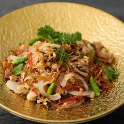 ยำผิวส้มซ่ากับปลากรอบ