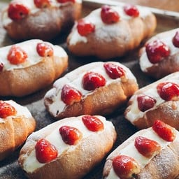 Shiopan strawberry fresh cream