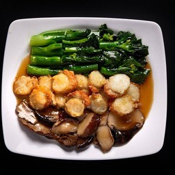 หอยเชลล์เจี๋ยนคะน้า