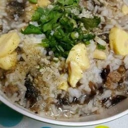 ข้าวต้มหมูสับเต้าหู้ไข่ ใส่สาหร่าย