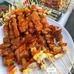 คิวฉ่ำแฉะ หน้าตลาดปัญญา