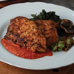 C1.สเต๊กไก่เคจุนซอสควีนัว