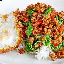 ข้าว กะเพรา(หมูสับ)+ไข่ดาว