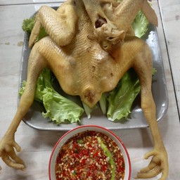 ไก่นึ่งสมุนไพรพร้อมน้ำจิ้มรสเด็ด