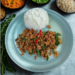 ข้าวกะเพราเนื้อสับ (พิคานย่า)
