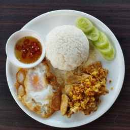 ข้าวไก่ผัดกระเทียม