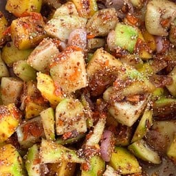 มะม่วงคลุกน้ำปลาหวาน