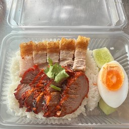 ข้าว หมูกรอบหมูแดง