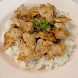 ข้าวกระเทียมหมูชิ้น