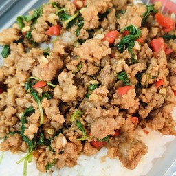 กระเพราหมูสับบ้านๆ
