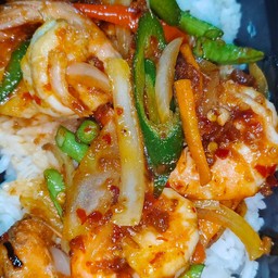 ผัดพริกเผากุ้งราดข้าวจ้า
