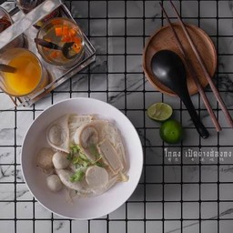 ก๋วยเตี๋ยวลูกชิ้นปลา