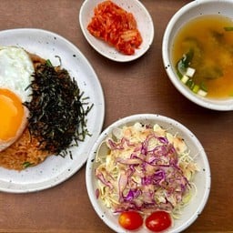 ชุดข้าวผัดกิมจิหมู