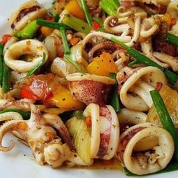 กับ/ทะเลกุ้งหมึกผัดพริกไทยดำ