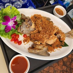 ปลาเก๋าทอดกระเทียม