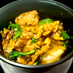 เส้นไหญ่ผัดซีอิ้วหมู