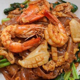 ผัดซีอิ๊วเส้นใหญ่ทะเล