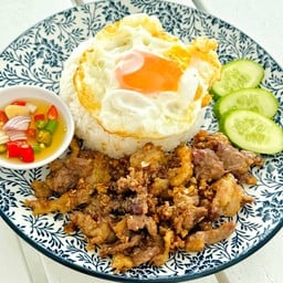 ข้าวเนื้อเสือร้องไห้กระเทียม