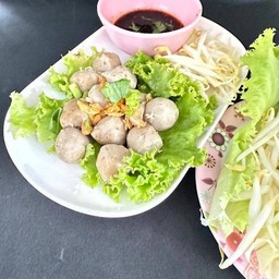 ลูกชิ้นเนื้อลวกจิ้ม