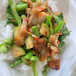 ผัดฉ่าหมูกรอบ