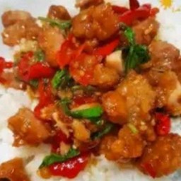 ข้าวกระเพราไก่กรอบ