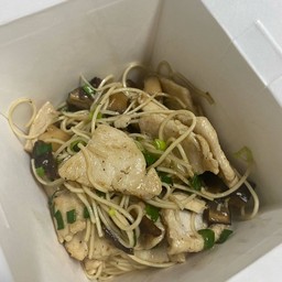 หมี่ฮ่องกง (ไก่) ผัดเห็ดหอม