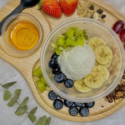 กรีกโยเกิร์ต 1 Scoop+กล้วย+กีวี่+บลูเบอร์รี่