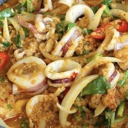 กับ/ปลาหมึกผัดผงกระหรี่